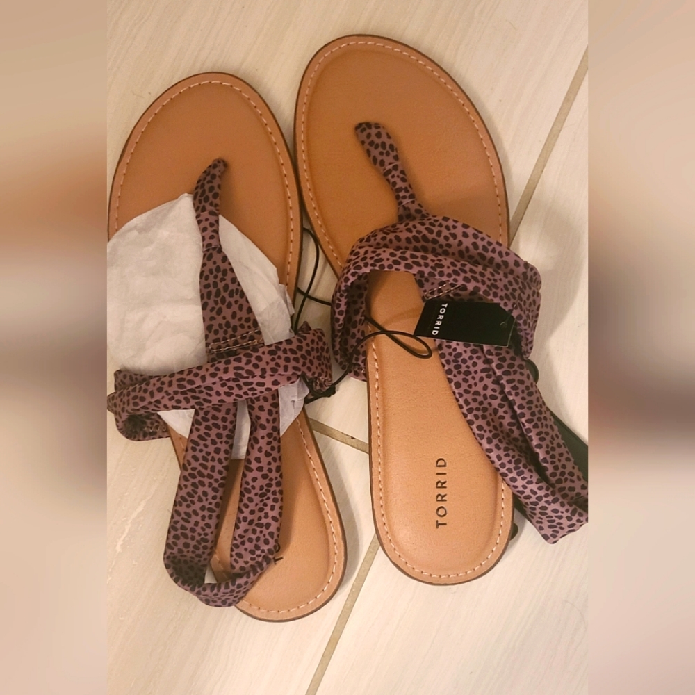 NWT Torrid Cheetah print Stretch Fabric TStrap Sandal (size 13WW)